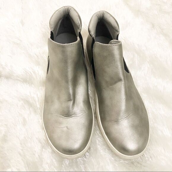 Coconuts by Matisse Lil Lure Silver Sneakers size 7.5 - Picture 1 of 7